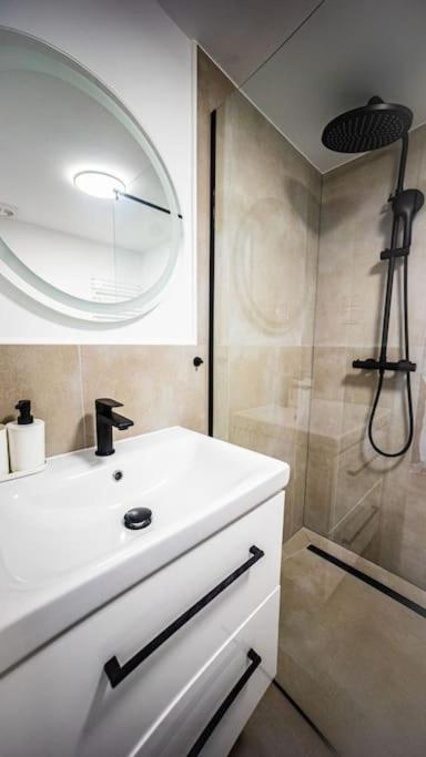 Stylish Apartment In Varsó Kültér fotó