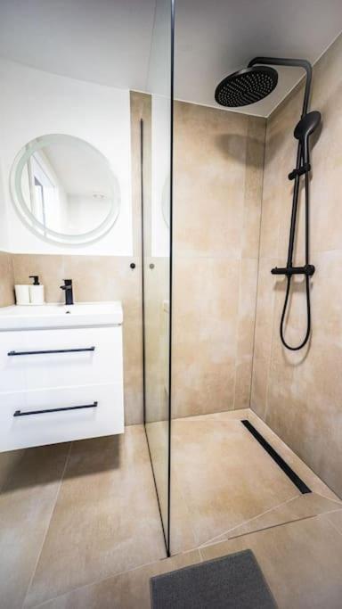 Stylish Apartment In Varsó Kültér fotó